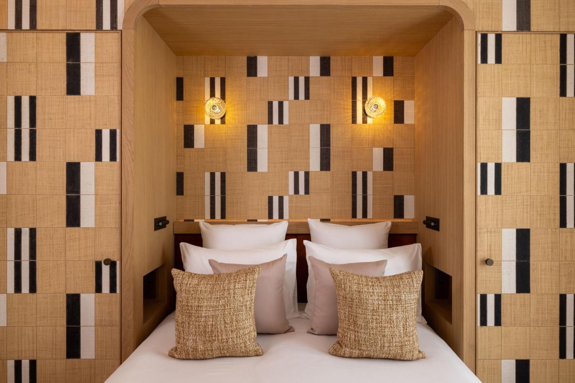 Madame Drouot & - Opera 4*